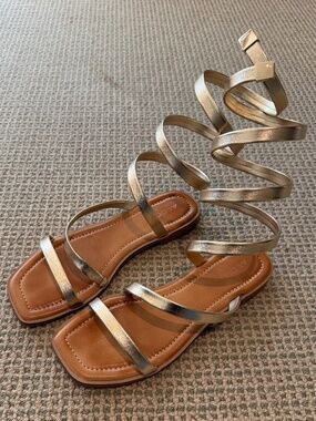 Aldo Women’s Gold Spinella Flat Sandals Size 9